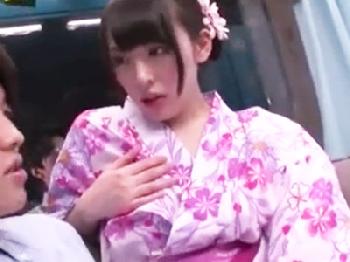 彼氏と七夕デート中の彼女が初対面男とノリノリでエロ行為W