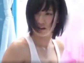 ショートヘアの地味少女が男友達とマッサージ性交やってパイパン膣に中出し!!