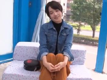 19歳の華奢なショートヘア美少女が童貞のフリした男優のハードピストンに仰け反って狂乱絶頂