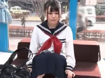 アイドル級の制服女子校生がマジックミラー号で騙され犯され可愛いアクメ顔披露