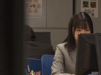 粘着ストーカーに残業で独りになったところを狙われた美女会社員!!泣き叫んでも誰もいないオフィスで恐怖の性交が始まる…