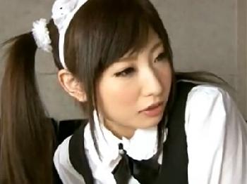 マゾヒスティックな中年男を気持ち悪がりながらご奉仕するメイド