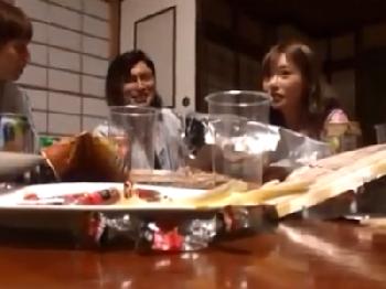 忘年会で盛り上がった後にスタッフに全力の交尾される明日花キララ