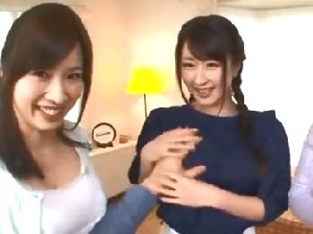 とても綺麗な三姉妹が弟のペニスを奪い合うW