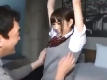 アイドル顔の美少女女子校生が中年男のイチモツで子宮奥を刺激され悶絶昇天!!