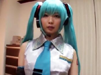 初音ミクのコスプレした美少女がハードピストン高速ピストンに痙攣連続エクスタシーW