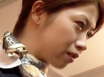 寝台列車で乗務員のお姉さんがが久々の同級生だった→ひそかに性行為