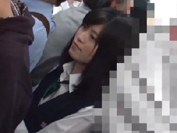 電車の中で痴漢に遭う女子校生→下車後倉庫に連れ込まれ性的凌辱される