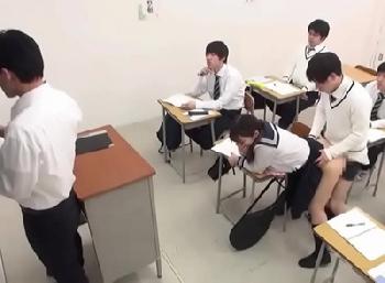 先生にバレなければ何でも了承!?だるまさんが転んだ形式で挿入する危険な女子校生!!