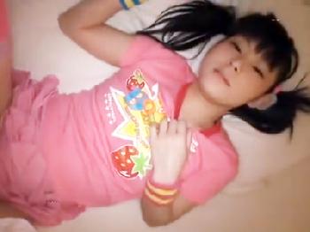 性行為を愛してやまないパイパン童顔娘に巨根ハードピストン調教→そのまま精液注入!!