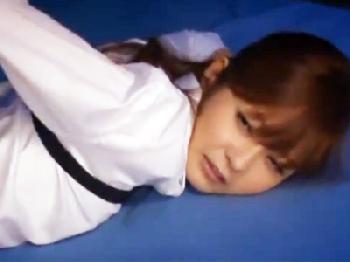 仲間に裏切られた童顔捜査官が拷問凌辱に悲鳴W