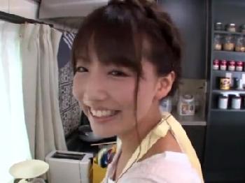 料理中に性行為したら射精するまで口内性交してくれる熱々彼女