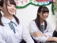 同級生と一緒にAV鑑賞→性的欲望を煽られた女子校生を中年男のペニ棒使ってハメ撮り!!