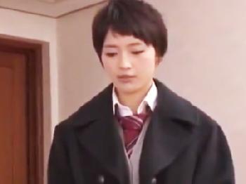 娘に性行為をせがまれた父親が特濃精液をためらいなく膣内発射