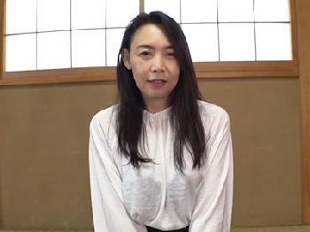 清楚な雰囲気の熟女人妻がお久しぶりの生ペニスに歓喜の全力アクメ