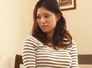 セックスの練習を頼まれ渋々承諾した姉が女性器の最奥ピスに感じてしまい中出し許可W