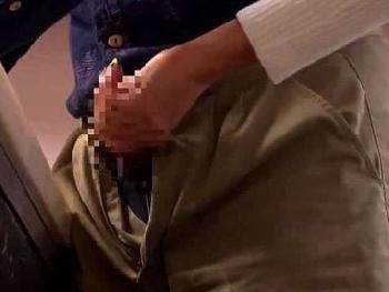 寝ているところを夜這いして巨根をぶち込み精液を大量ぶっかけ