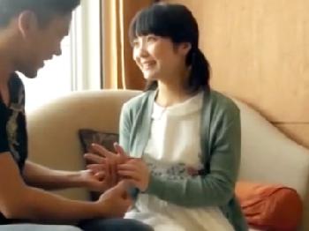 あどけなさの残る美少女とホテルで初体験の交尾→奥まで挿入されてアヘ顔イキW