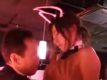 やれると噂のラウンジ無許可で動画撮影そして流出!!売り上げの為に新人嬢がペニスにイカサレてた