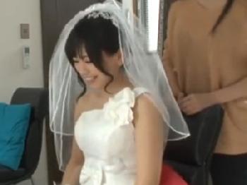 ウェディングドレス姿のまま他人に性的凌辱される花嫁さん