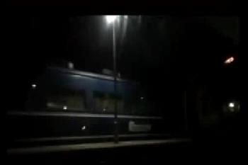 寝台列車で淫らに喘ぐマゾヒスティックな巨乳人妻と声を押し殺しながらの大胆ハメ撮り