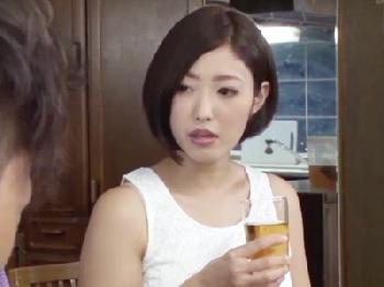 実家に出戻った義兄の夫より激しいセックスの虜になり汗だくで性行為する嫁