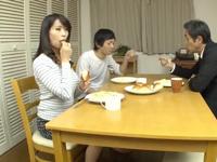 巨乳母にちょっかいを出す息子!!父に隠れて子作りSEX