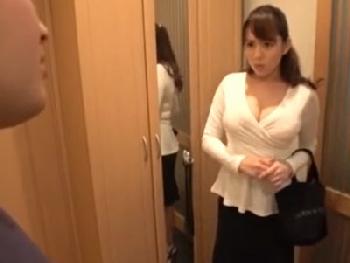 知り合いをデリヘルで見つけて口止めSEXする冷酷非道な男