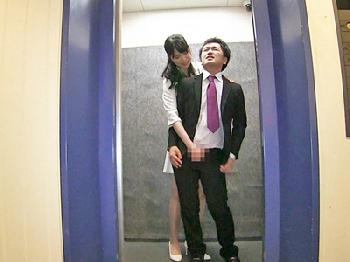 高身長・高学歴のタイトスーツ女性会社員が所構わずオフィスSEX