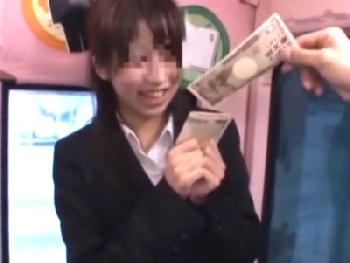 お金に困っている就職活動中女子大生が顔出しNGを条件にMM便性交
