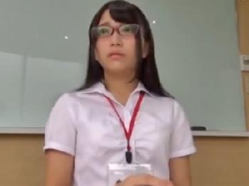 清純のキュートな美少女と昼間からホテルでゴム無し性交