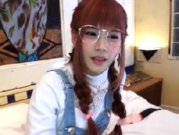 メガネの電波系オタク美少女と思う存分SEXハメ撮り膣内射精