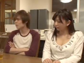 突如出来た2人の妹と一つ同じ屋根の下で中出し近親タブー性交