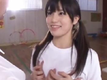 女子に勃起がバレてヤバいと思ったら口淫とパイズリされて至福の射精