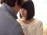 イケメンにリードされ愛液を出しながら絶頂オルガスムに達する童顔娘W