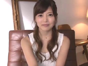 美形なお姉さんが巧みな手コキと生尺で快楽へと導く!!