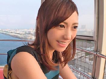 寝ている男優に寝起きドッキリを仕掛け朝から甘く激しい交尾する美女