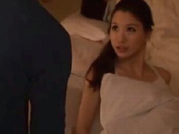 義理息子にイラマ性的凌辱される巨乳人妻
