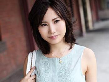 性的欲望が爆発寸前の綺麗な人妻が久々の肉棒にウットリしながらハードピストンピスで恍惚アクメ