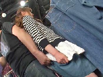 元アイドルを打ち合わせと偽って呼び出し→不意に勃起男登場してすぐ挿入