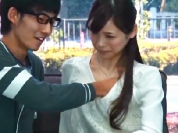 童貞のヘタクソプレイに顔をしかめながらもしっかりと筆おろしさせてくれたお姉さん