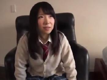 無知なベビーフェイス美少女女子校生がゴム無しで挿入され→女性器内射精で望まぬ着床