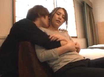 スタイル抜群な素人娘と生々しいハメ撮り!!