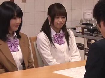 再婚相手の連れ子にムラっときた継父に夜這いされ挿入される女子校生姉妹