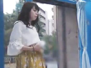 小動物系な145CM美少女貧乳女子大生がマッサージ挿入で潮吹きイキ!!