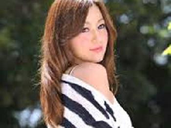 性的魅力もあるお姉さんと気持ちよすぎる熱を帯びた情熱的なSEX