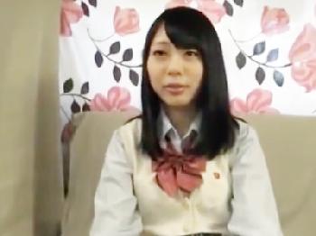 ナンパした素人女子校生を車に連れ込み遠慮なく性行為