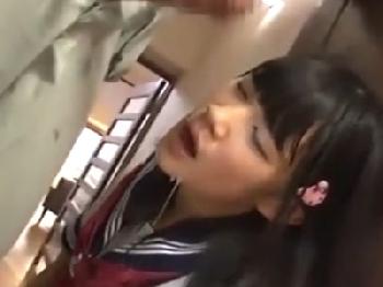 女子校生狙って中出し性暴行敢行する卑劣な男