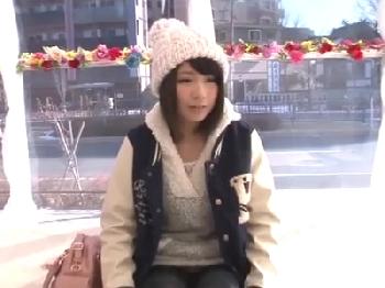 童顔でショートヘアのお姉さんがマジックミラー号でのマッサージ性交で痙攣絶頂