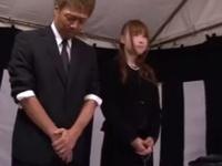 お葬式で久々に再会した従兄と禁断性交